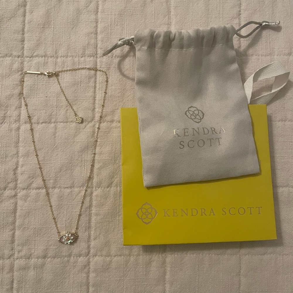 Kendra Scott Elisa Gold Flower Petal Framed Short Pendant Necklace